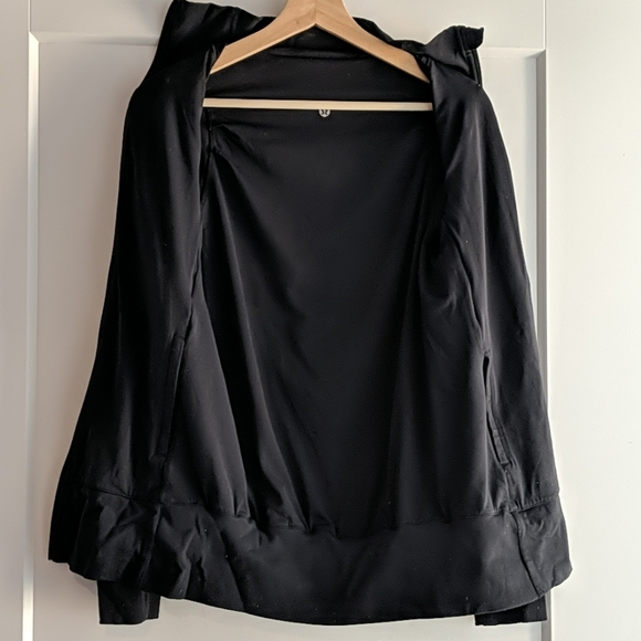 Lululemon reversible zip up, size 6, and bllack - Picture 3 of 4